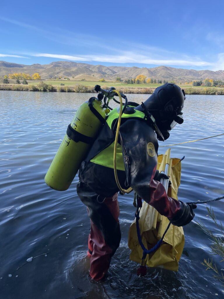 Dry Suit Diving/Full Face Mask Diver